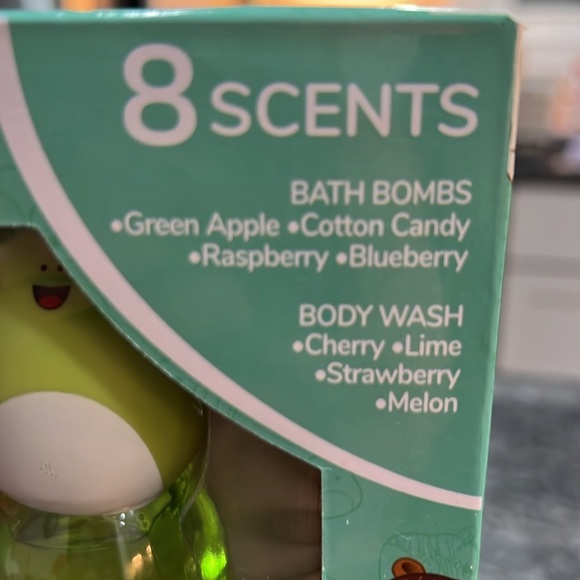 🐱 Squishmallows bath bomb & body wash - Picture 2 of 3